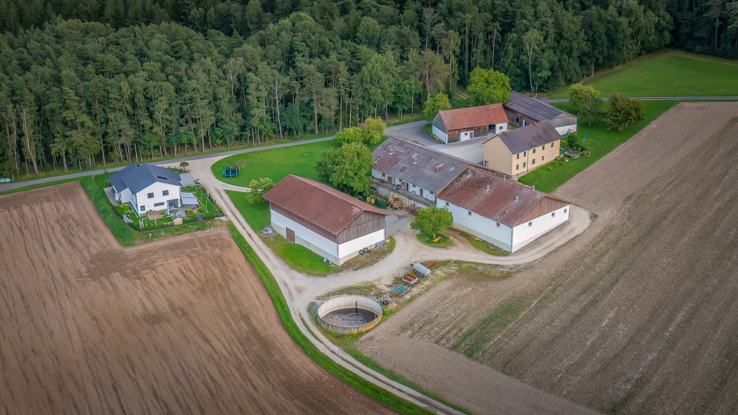 Zeigt Luftbild von Herflucht