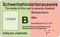 Zeigt Schwerbehindertenausweis